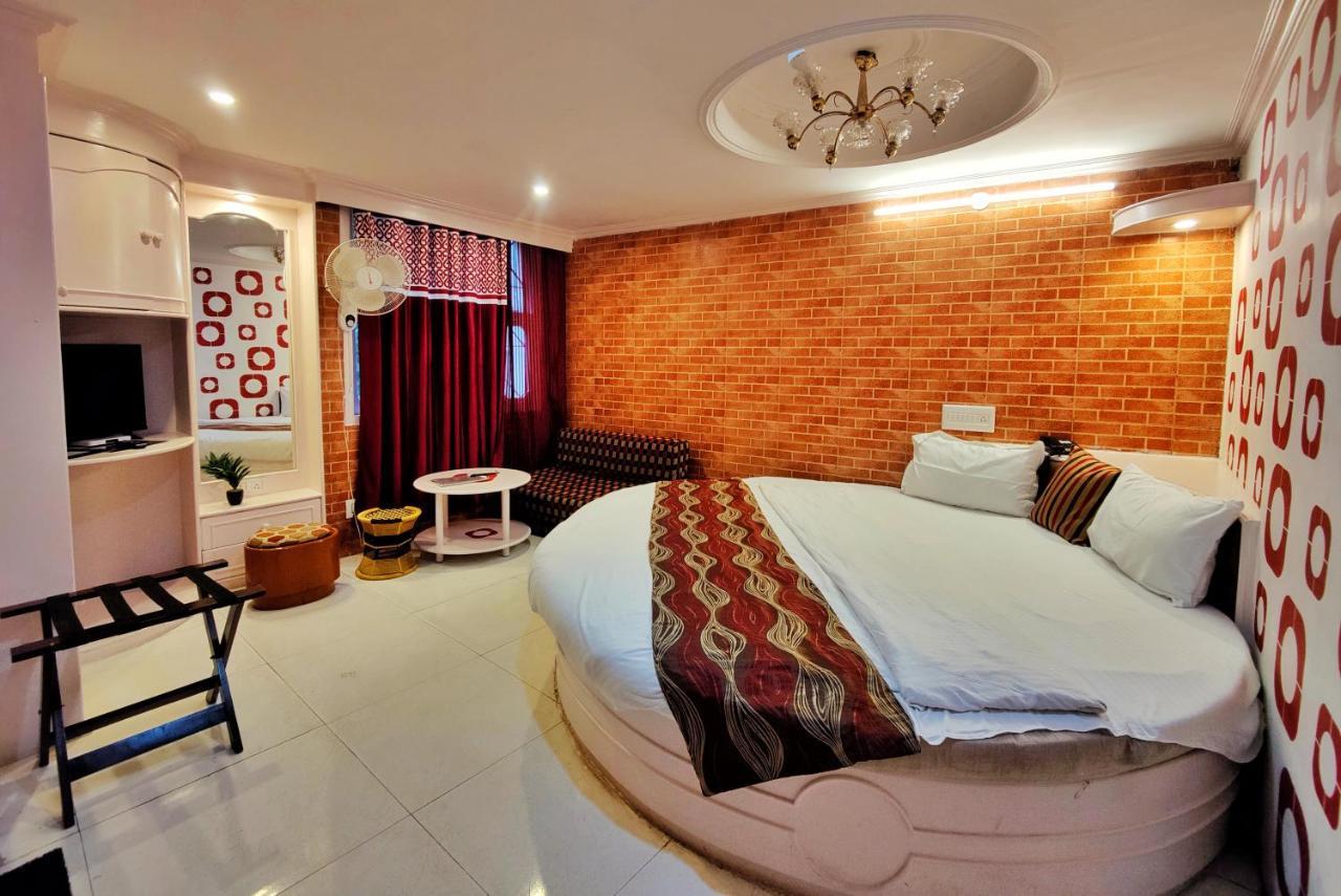 Auckland Hotel And Restaurant Near Mall Road Shimla Exterior photo
